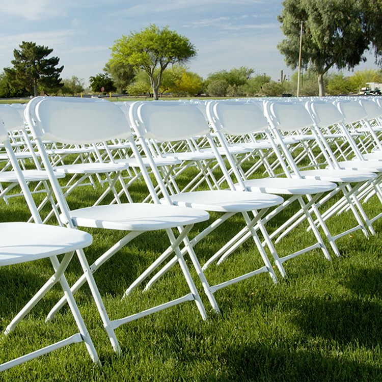 white folding chair